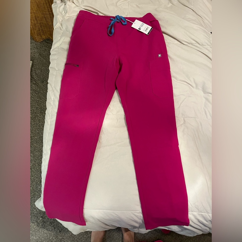 Figs raspberry sorbet yola skinny scrub pants. Size small
